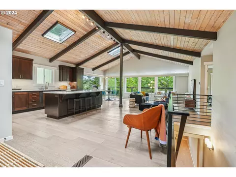 3139 SW Hampshire St, Portland, OR 97205