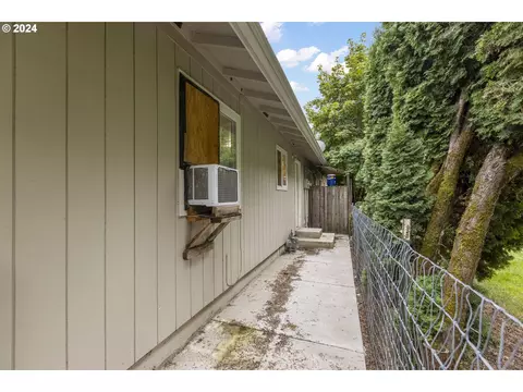 Exterior - 504 E 9th 14 St, Newberg, OR 97132 photo 3 of 3