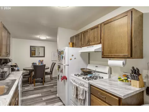 Kitchen - 504 E 9th 14 St, Newberg, OR 97132 photo 1 of 1
