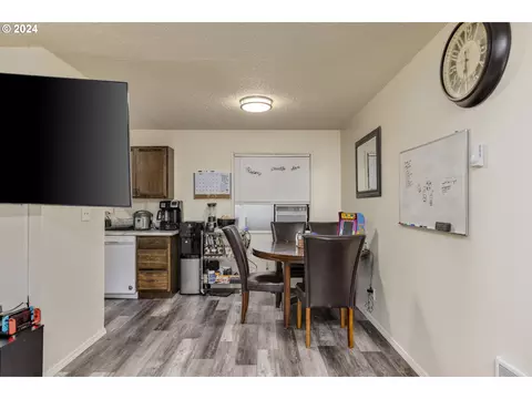 Dining - 504 E 9th 14 St, Newberg, OR 97132 photo 1 of 2