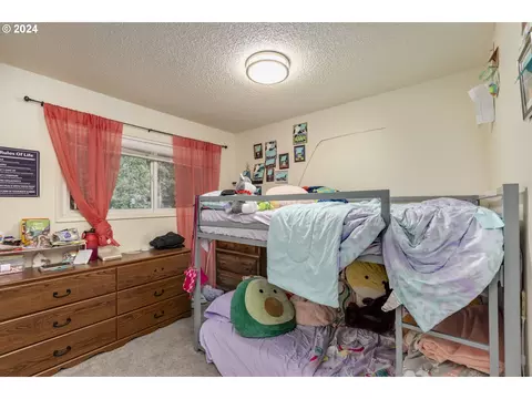 Bedroom - 504 E 9th 14 St, Newberg, OR 97132 photo 2 of 2