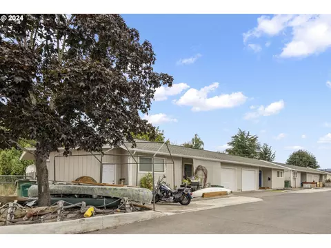 Exterior - 504 E 9th 14 St, Newberg, OR 97132 photo 1 of 3