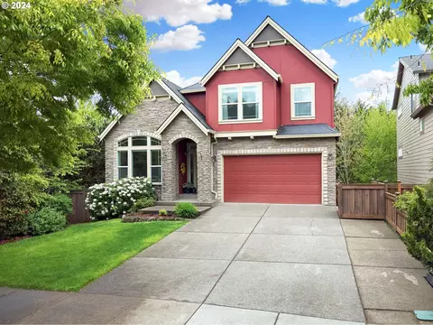207 N The Greens Ave, Newberg, OR 97132
