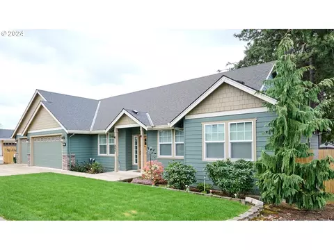 860 SE Darrow Rd, Estacada, OR 97023