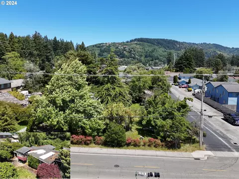 718 728 Pioneer Rd, Brookings, OR 97415