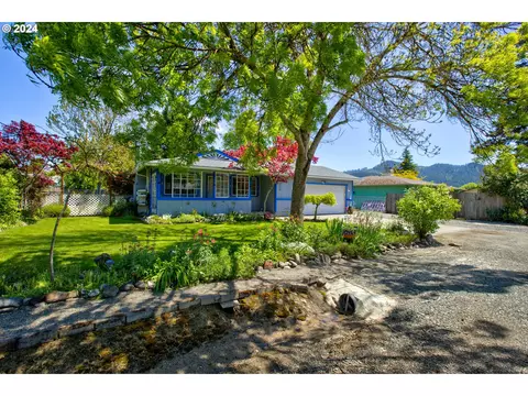 250 Eddy St, Sutherlin, OR 97479