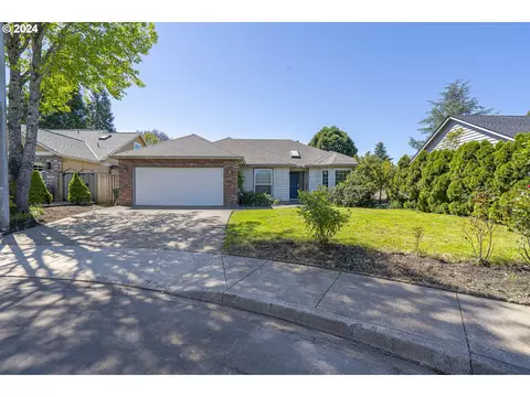 206 E Crestview Dr, Newberg, OR 97132