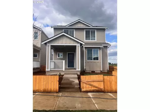 1303 Parkside Ave, Woodburn, OR 97071
