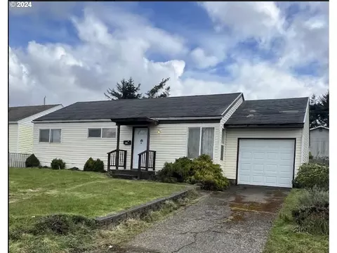 831 Arago Ave, Coos Bay, OR 97420