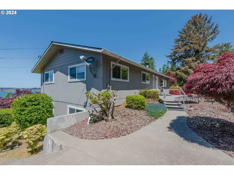 93969 Bridge View Ln, North Bend, OR 97459