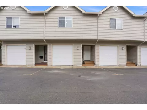 427 Harris Ln #14, Oregon City, OR 97045