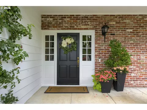 7165 SW Renee Dr, Portland, OR 97225