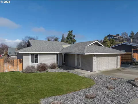2425 E 17th St, The Dalles, OR 97058