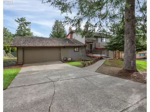 24520 SE Strawberry Dr, Damascus, OR 97089