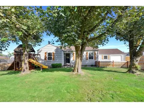 445 S 47th St, Springfield, OR 97478