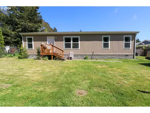 435 N Empire Blvd, Coos Bay, OR 97420