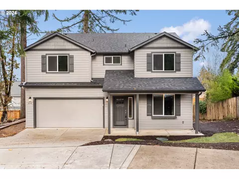 654 S 68th St, Springfield, OR 97478