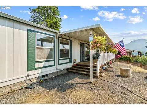 496 E 1st St, Lowell, OR 97452