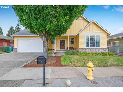 726 SE 166th Pl, Portland, OR 97233