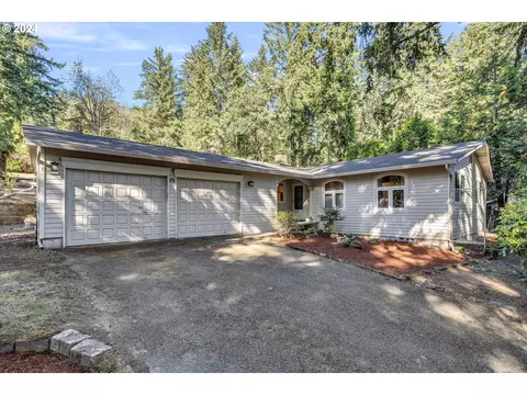 16811 S Creekside Ct, Oregon City, OR 97045