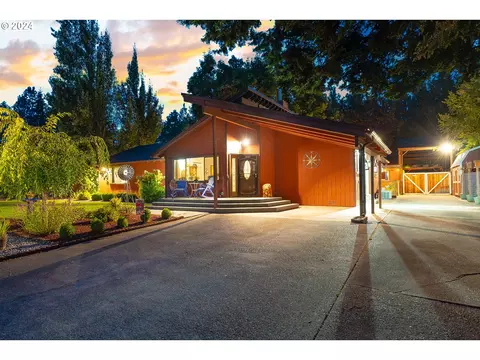 230 Cherokee Ave, Roseburg, OR 97471