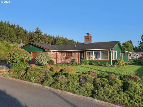 2133 Cedar St, Seaside, OR 97138