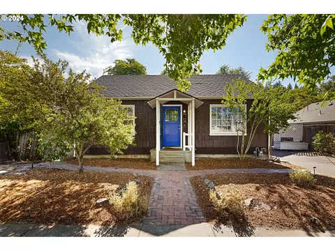 2465 Harris St, Eugene, OR 97405