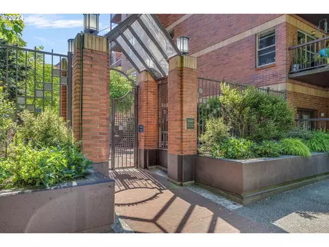 1500 SW Park Ave #220, Portland, OR 97201