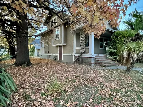 8605 SE Washington St, Portland, OR 97216