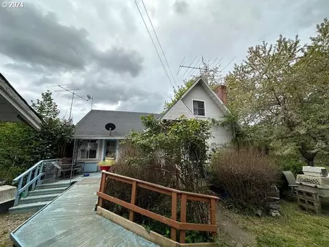 Cedar Tree Dr, Roseburg, OR 97471