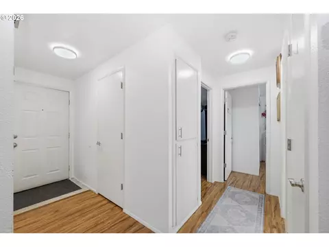 Entry Way - 5225 Coetivy Ave, Eugene, OR 97402 photo 2 of 2
