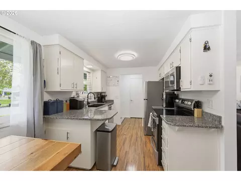 Kitchen - 5225 Coetivy Ave, Eugene, OR 97402 photo 3 of 3
