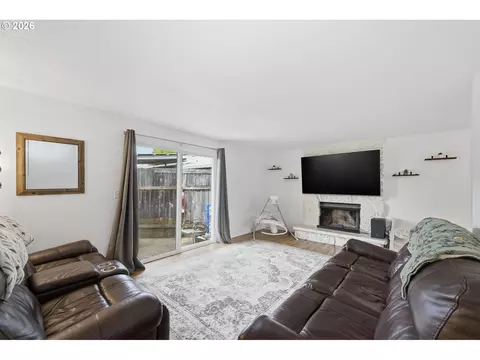 Living - 5225 Coetivy Ave, Eugene, OR 97402 photo 1 of 2