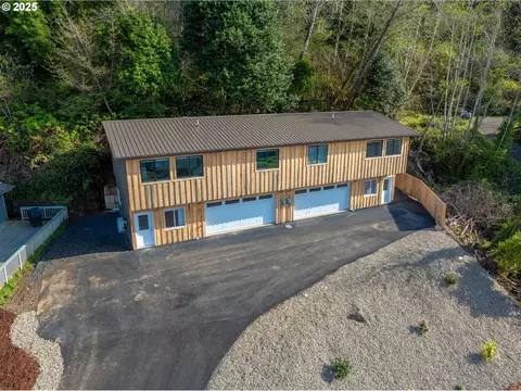 680682 Elm Ave, Reedsport, OR 97467