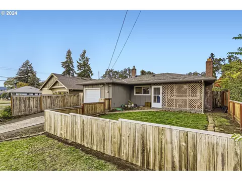 620 E Dartmouth St, Gladstone, OR 97027
