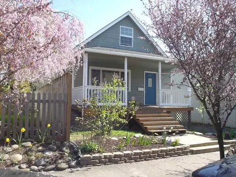 824 SE 35th Ave, Portland, OR 97214