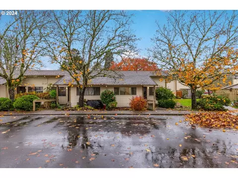 1100 N Meridian St #34, Newberg, OR 97132