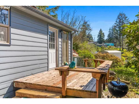 426 N Vista Ter, Otis, OR 97368