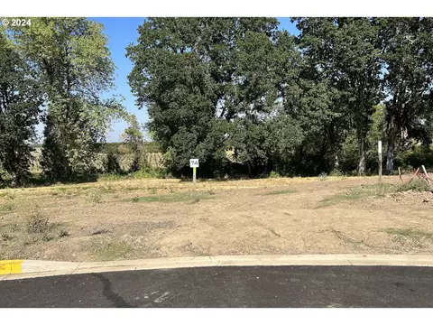 1519 NW Pinehurst Dr #74, Mcminnville, OR 97128