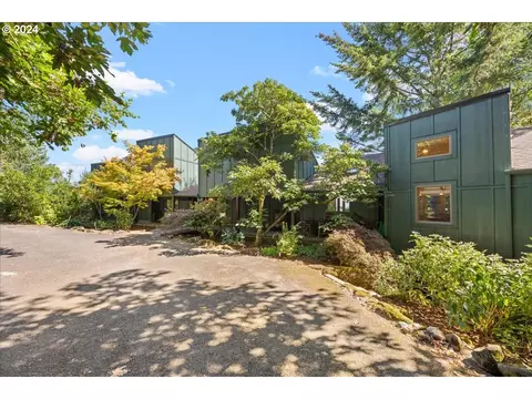 2009 SW Mount Hood Ln, Portland, OR 97239