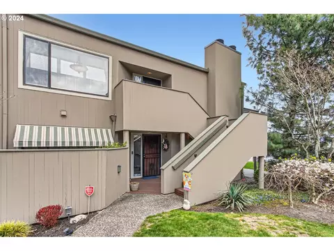 545 N Tomahawk Island Dr, Portland, OR 97217