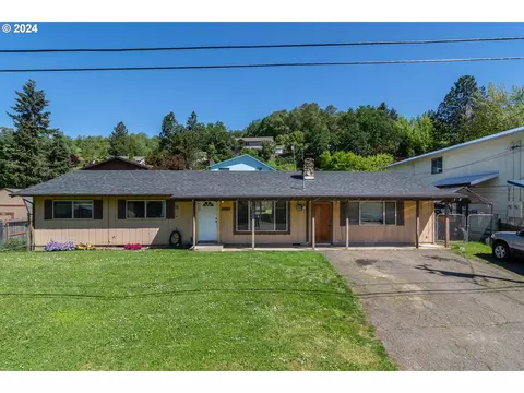 1402 Newton Creek Rd, Roseburg, OR 97470