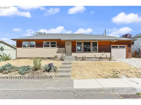 703 E 20th St, The Dalles, OR 97058