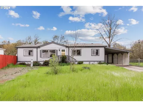 219 Trout Loop #SP 006, Roseburg, OR 97471