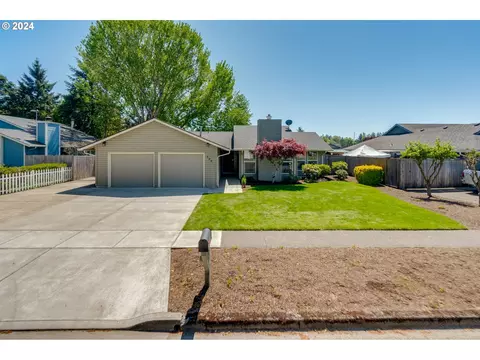 300 E Pinehurst Dr, Newberg, OR 97132
