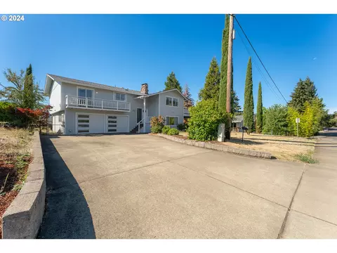 1783 NW Valley View Dr, Roseburg, OR 97471