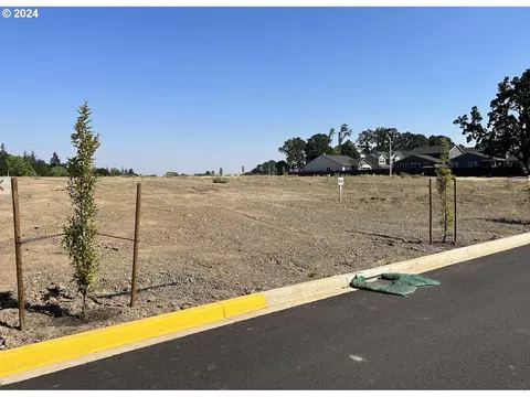 1596 NW Adelaide St #86, Mcminnville, OR 97128