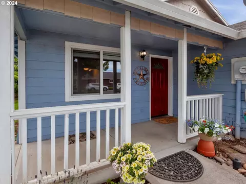 908 N Lincoln St, Lafayette, OR 97127