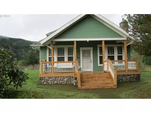 97744 Gravelford Ln, Myrtle Point, OR 97458
