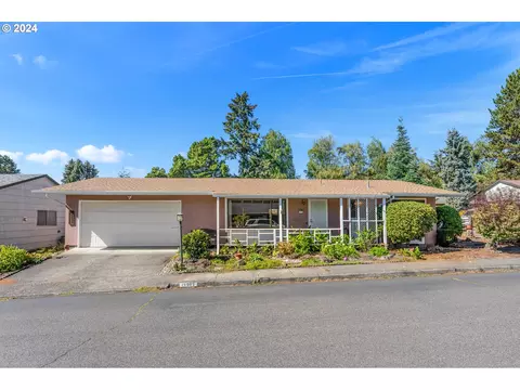 15985 SW Queen Victoria Pl, Portland, OR 97224